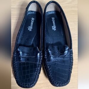St John's Bay Melissa Croc Embossed Loafers size 6 1/2